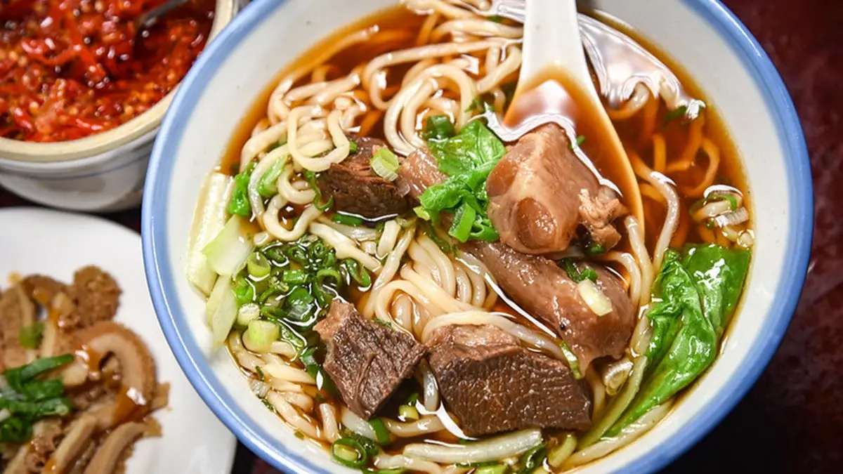 飄香超過40年!台北6家老字號牛肉麵:24小時營業、本土黃牛乾拌麵、限量牛筋 飄香超過40年!台北6家老字號牛肉麵:24小時營業、本土黃牛乾拌麵、限量牛筋