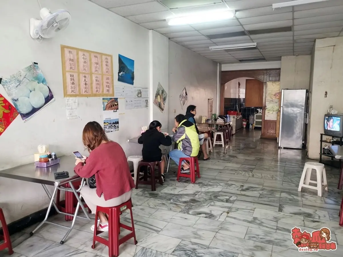 不到50元吃超飽!在地人大推這家阿嬤ㄟ店,滿滿肉燥飯只要10元,乾麵也是佛心分量 不到50元吃超飽!在地人大推這家阿嬤ㄟ店,滿滿肉燥飯只要10元,乾麵也是佛心分量