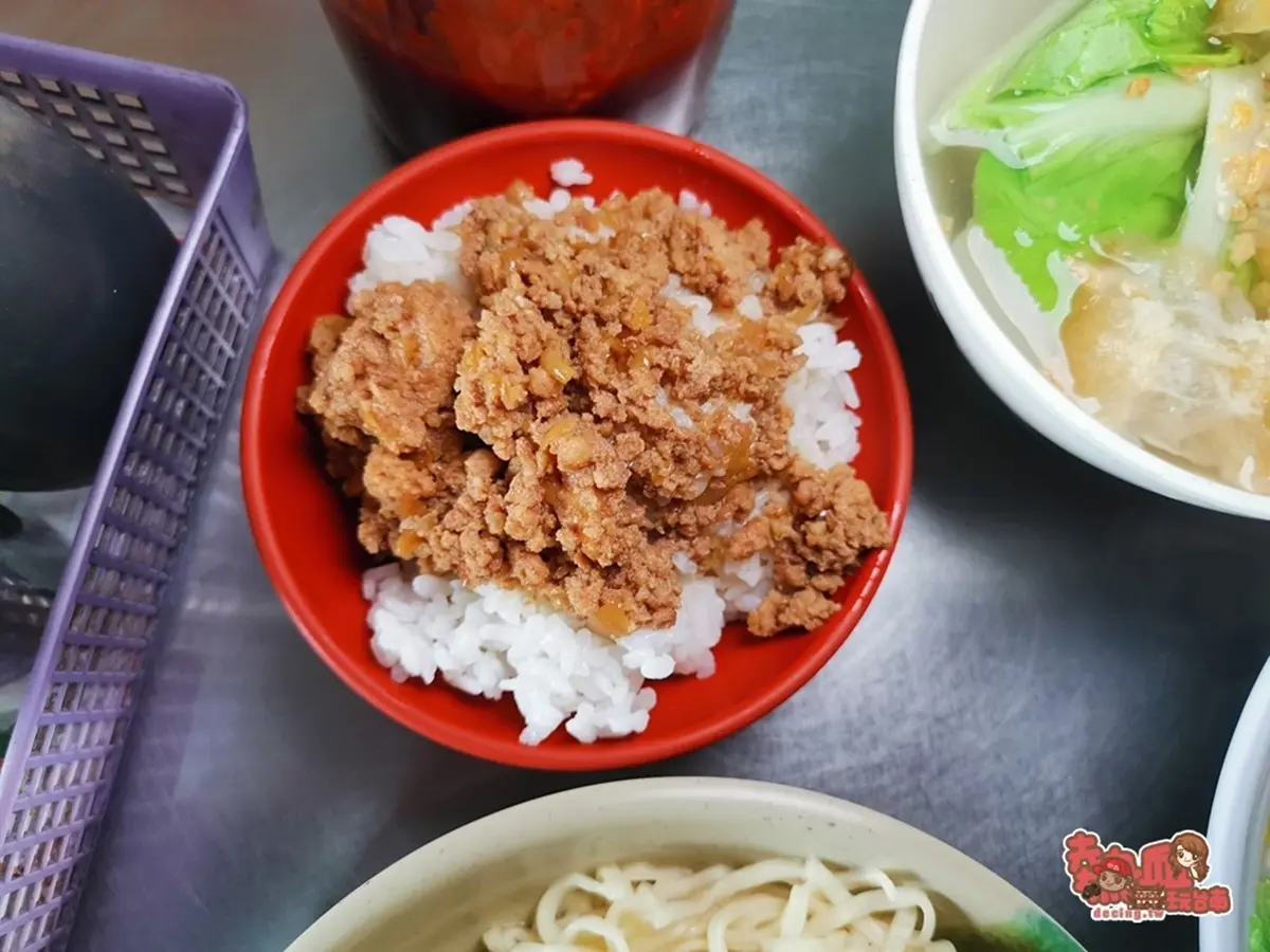 不到50元吃超飽!在地人大推這家阿嬤ㄟ店,滿滿肉燥飯只要10元,乾麵也是佛心分量 不到50元吃超飽!在地人大推這家阿嬤ㄟ店,滿滿肉燥飯只要10元,乾麵也是佛心分量