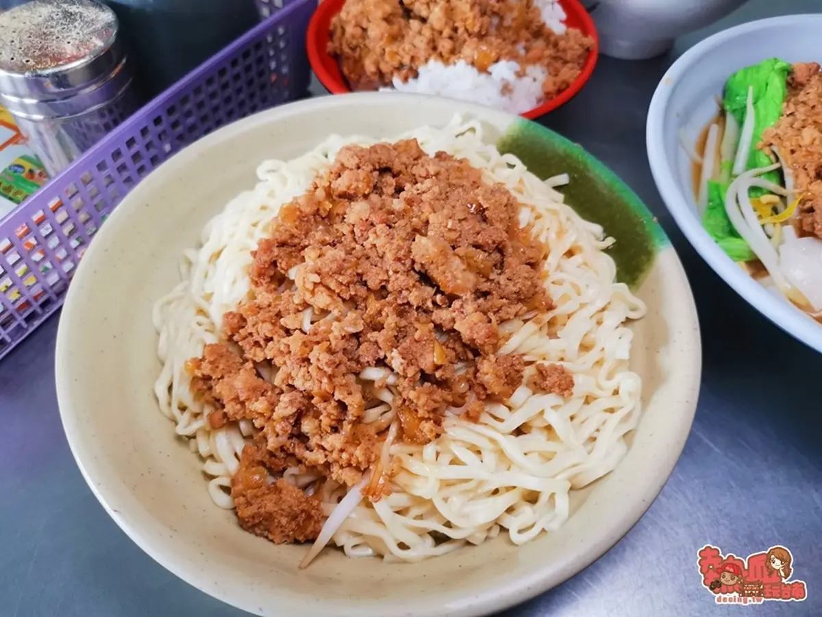不到50元吃超飽!在地人大推這家阿嬤ㄟ店,滿滿肉燥飯只要10元,乾麵也是佛心分量 不到50元吃超飽!在地人大推這家阿嬤ㄟ店,滿滿肉燥飯只要10元,乾麵也是佛心分量