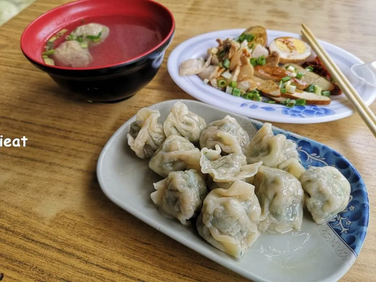 在地人口袋名單！鹿港天后宮周邊３家銅板小吃：恐龍雞蛋糕、怪味鍋盔