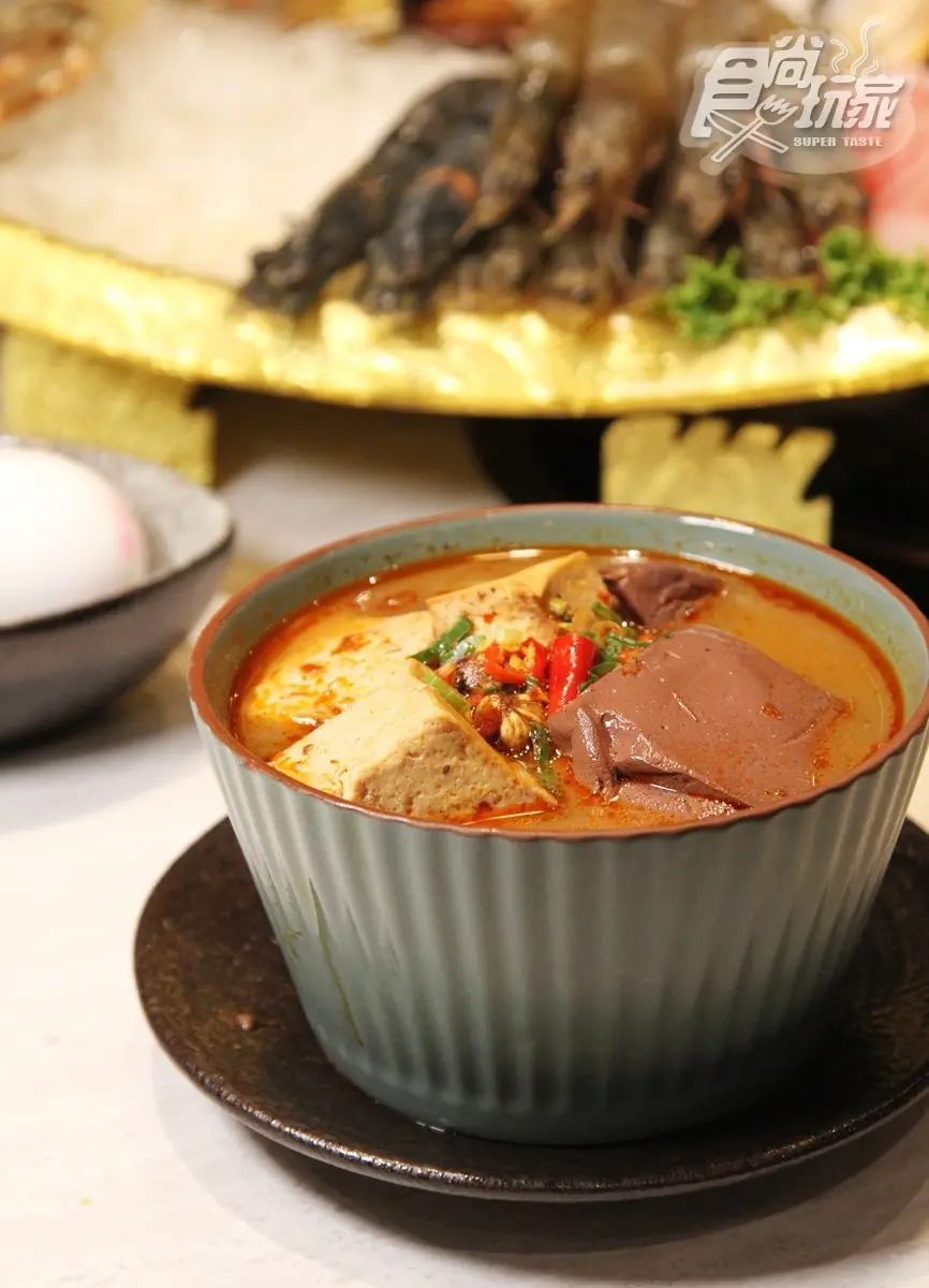 【新開店】點鍋送海鮮船！全台最潮沙茶火鍋插旗台南，浮誇霸王餐吃得到２龍蝦、大牡蠣