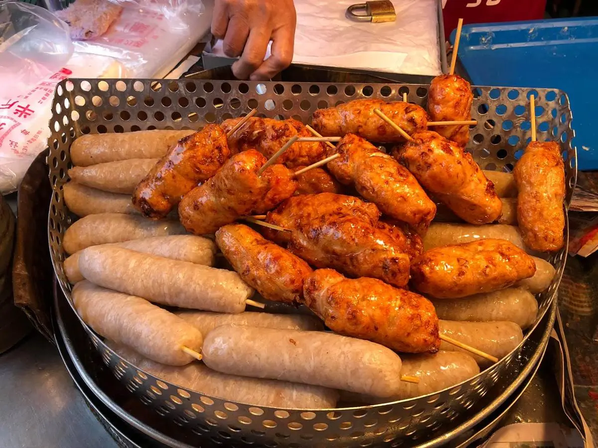 不只九份老街!這6家「瑞芳小吃」內行人才知:排隊龍鳳腿、始祖芋圓店 瑞芳排隊銅板小吃!現炸龍鳳腿1支12元超唰嘴,外皮金黃一口咬下還會噴汁