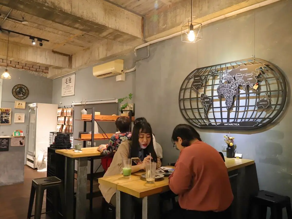 鏟屎官快來！台南６家吸貓甜點店：整串烤香蕉歐雷、爆漿湯圓厚磚、大理石野莓乳酪
