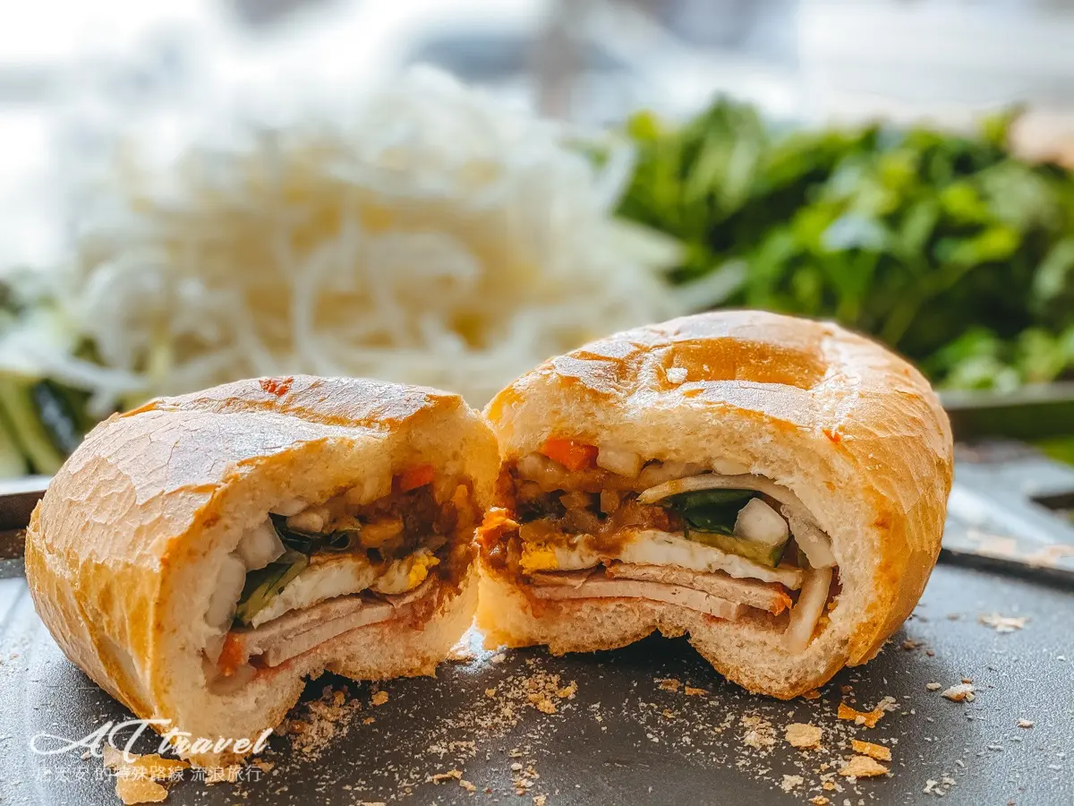 【新開店】道地越南麵包一早就排隊！包現炒紅燒肉淋祕醬，吃完１個還想外帶