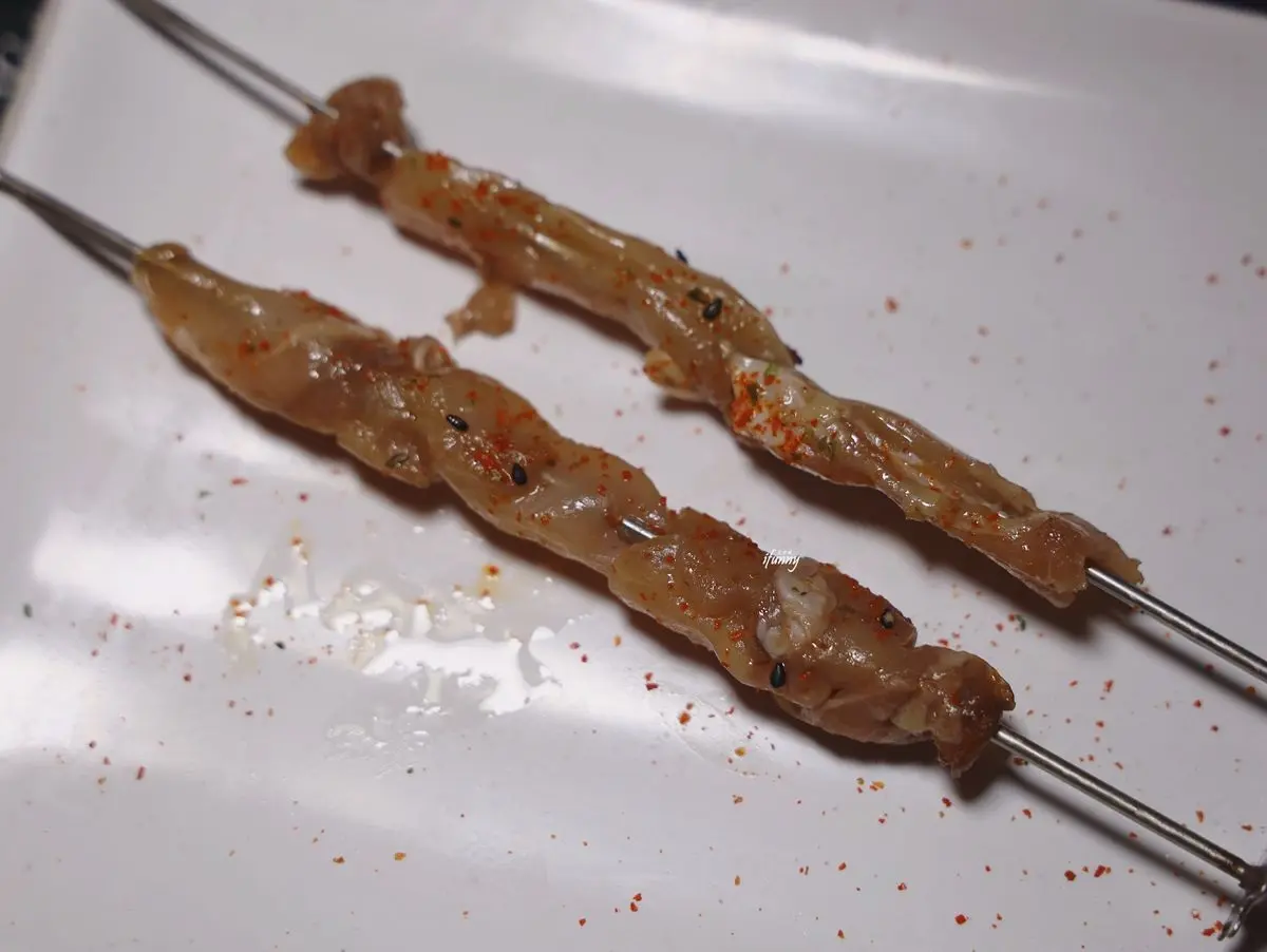 【新開店】台灣首家「羊肉串自動燒烤」搶先吃！菲力、肋條沾醬超唰嘴，必嘗主廚手路菜