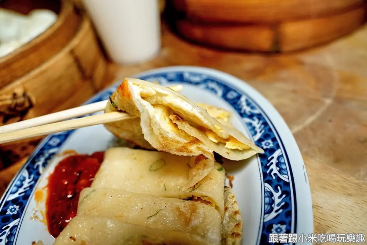 在地人排爆!市場「超人氣小籠包」一出爐就秒殺,軟Q麵皮+爆汁肉餡超過癮 在地人排爆!市場「超人氣小籠包」一出爐就秒殺,軟Q麵皮+爆汁肉餡超過癮