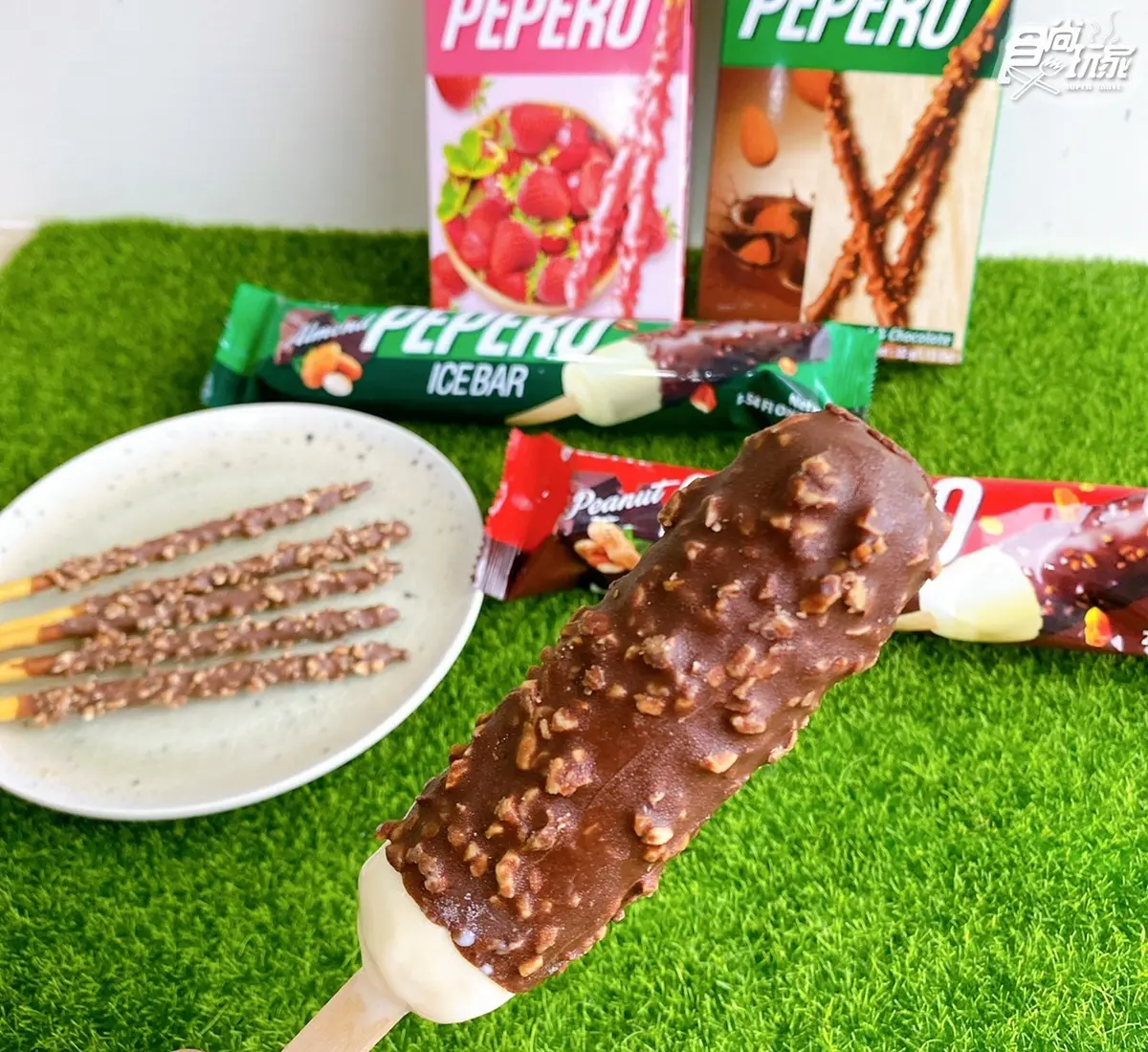 放大版PEPERO!「巧克力脆皮雪糕」2款口味必囤貨,一口咬下香濃巧克力+杏仁粒 放大版PEPERO!「巧克力脆皮雪糕」2款口味必囤貨,一口咬下香濃巧克力+杏仁粒