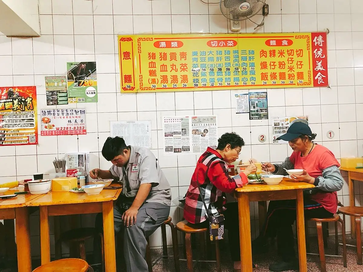 在地人心中第一名！50年切仔麵１碗只要30元，黑白切沾獨門豆瓣醬吃了會回味