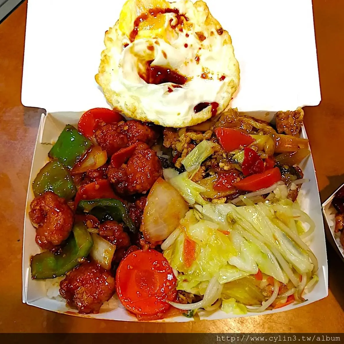 外食族必收!台北5家隱藏版便當:90元滿料雞丁、比手掌大炸豬排、週間限定川菜餐盒 外食族必收!台北5家隱藏版便當:90元滿料雞丁、比手掌大炸豬排、週間限定川菜餐盒