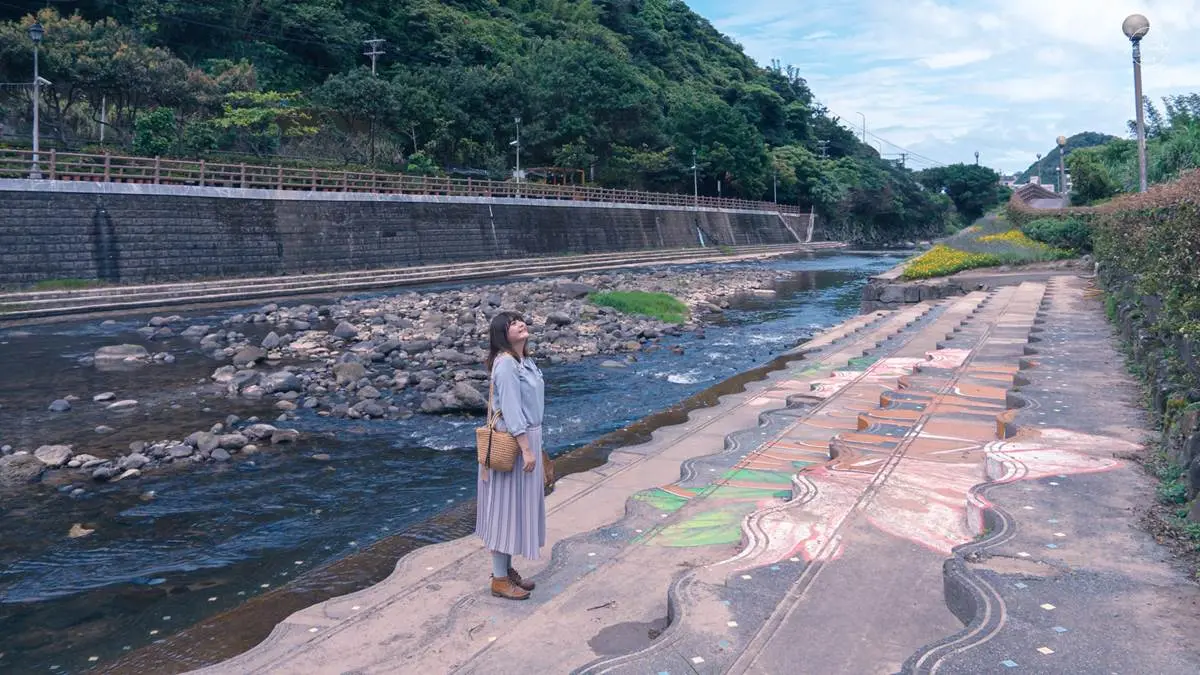 網美衝打卡!萬里親水步道「杜鵑&法國薰衣草」超好拍,還能順遊吃「紫色」霜淇淋 網美衝打卡!萬里親水步道「杜鵑&法國薰衣草」超好拍,還能順遊吃「紫色」霜淇淋