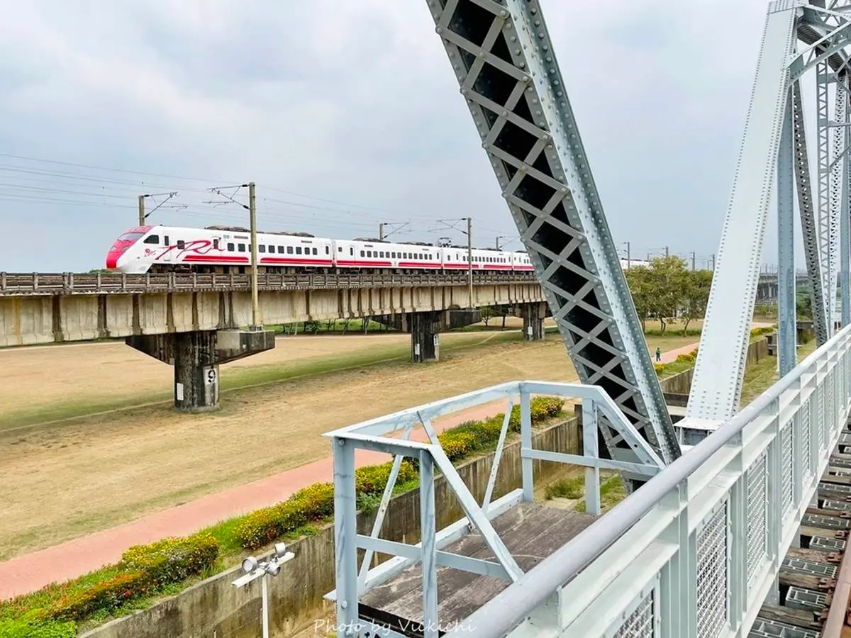 好拍又好玩!高雄百年鐵橋3處打卡點:古蹟級天空步道、限定版「花磚愛玉」、砌灶DIY 好拍又好玩!高雄百年鐵橋3處打卡點:古蹟級天空步道、限定版「花磚愛玉」、砌灶DIY