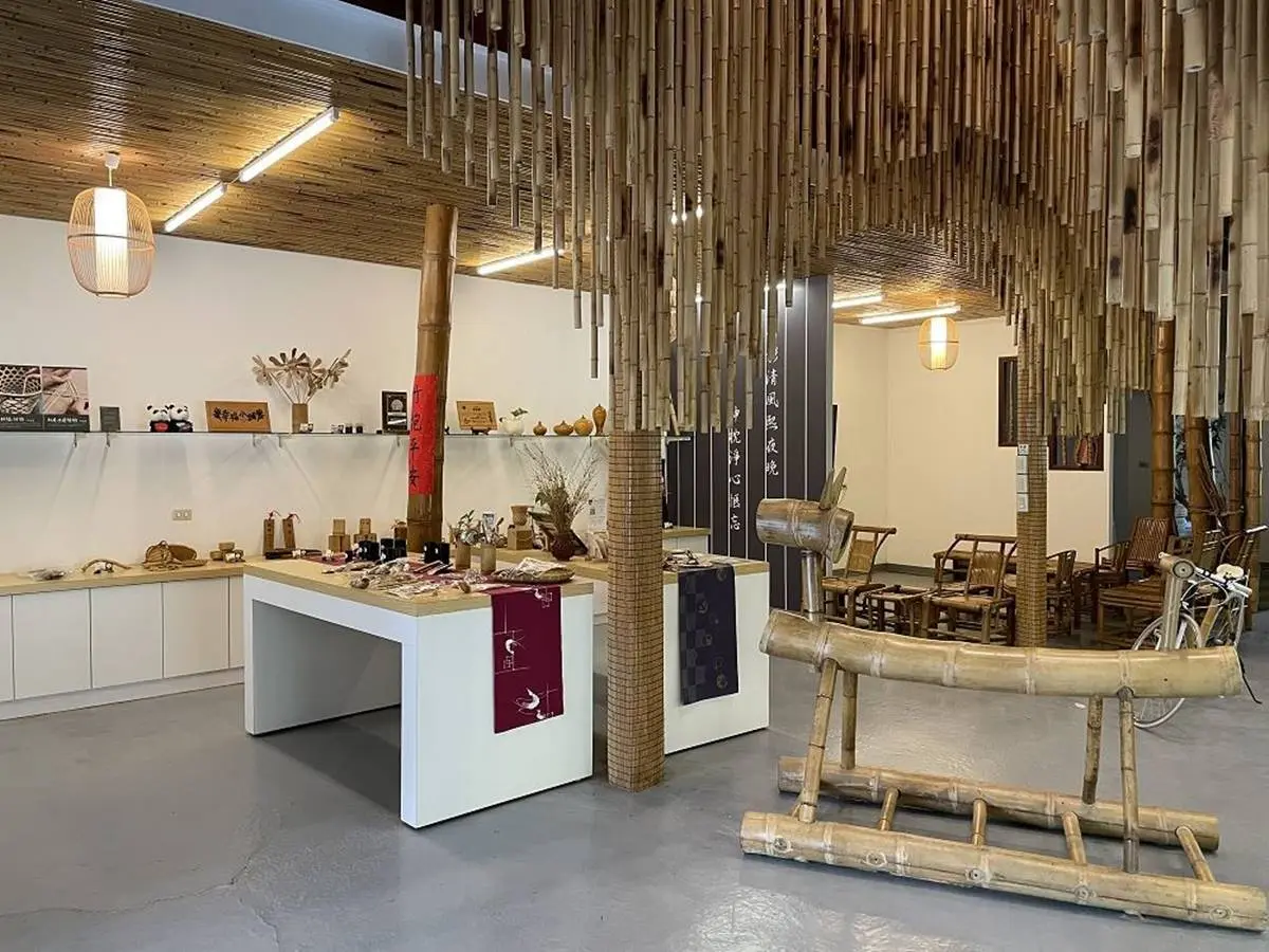 騎竹鐵馬、嗑竹筒飯套餐！來南投民宿住一晚能賞120種竹，連地板都飄竹蓆香
