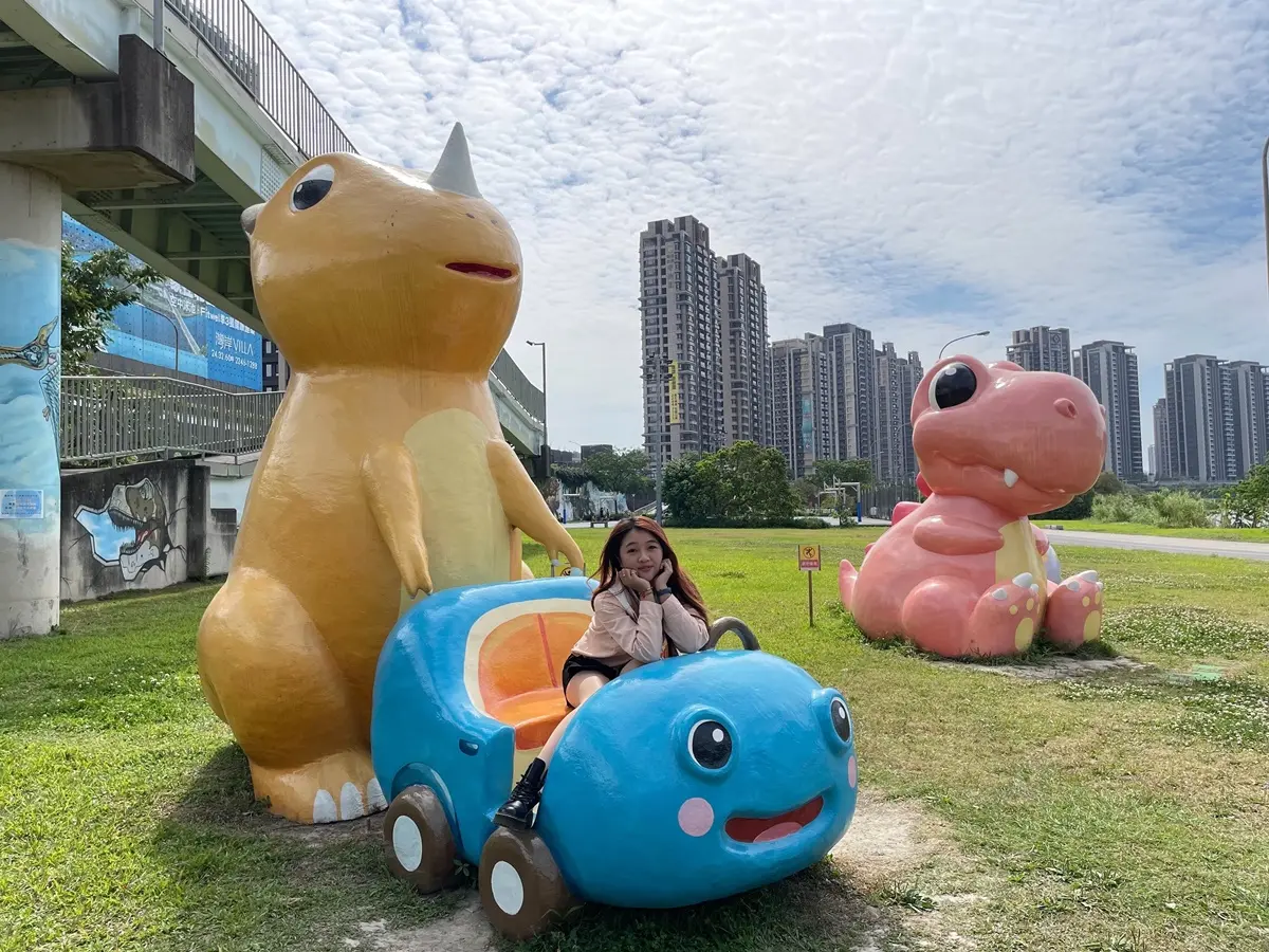 新北最萌「小型侏羅紀公園」翻新了!「恐龍園區」換上粉嫩馬卡龍色,3D彩繪牆也復活 新北最萌「小型侏羅紀公園」翻新了!「恐龍園區」換上粉嫩馬卡龍色,3D彩繪牆也復活