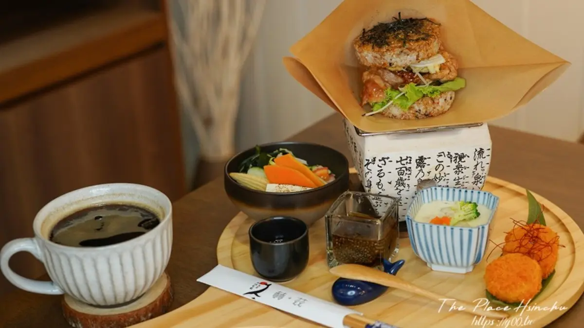 打卡療癒系「鯨魚牆」!北歐風咖啡廳竟賣日式料理,黑糖鳥巢鬆餅、明太子烤飯糰都必點 打卡療癒系「鯨魚牆」!北歐風咖啡廳竟賣日式料理,黑糖鳥巢鬆餅、明太子烤飯糰都必點