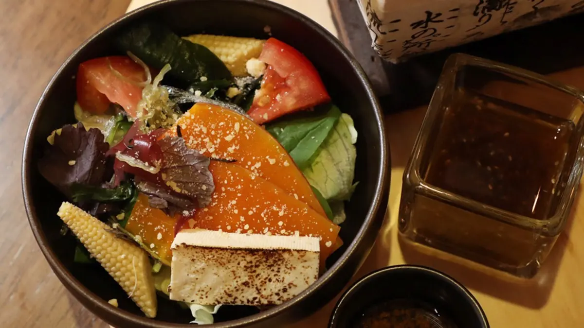 打卡療癒系「鯨魚牆」!北歐風咖啡廳竟賣日式料理,黑糖鳥巢鬆餅、明太子烤飯糰都必點 打卡療癒系「鯨魚牆」!北歐風咖啡廳竟賣日式料理,黑糖鳥巢鬆餅、明太子烤飯糰都必點