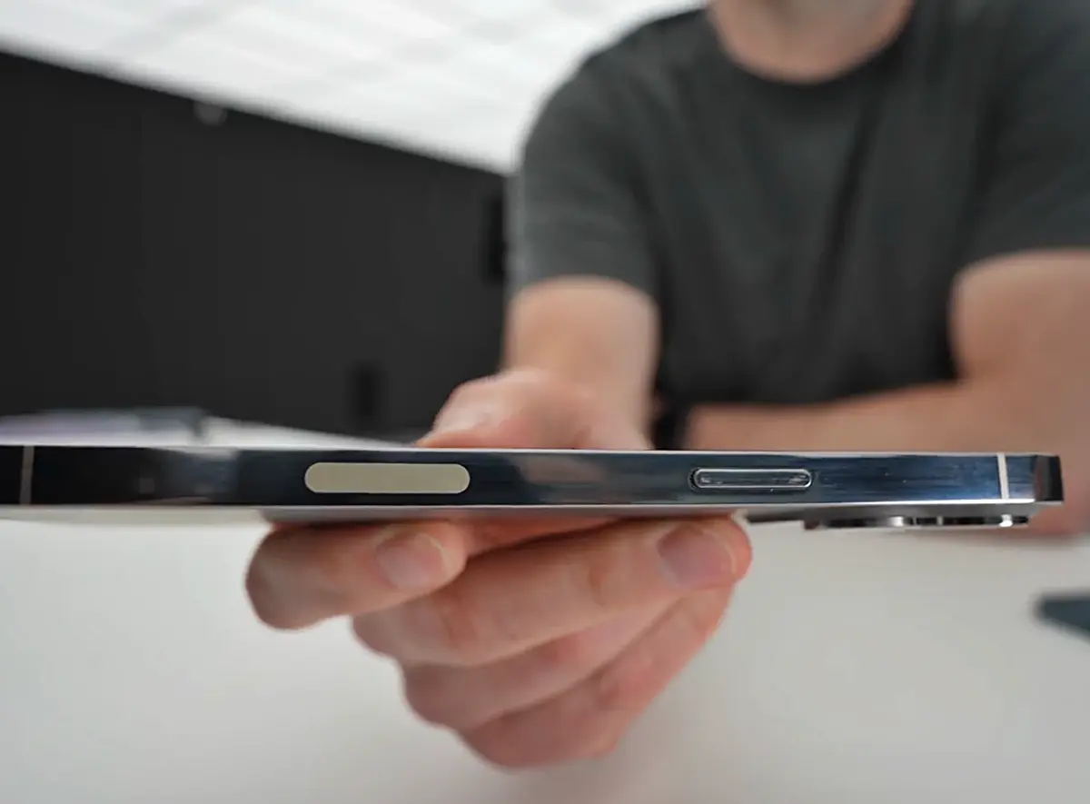 iPhone 13「最完美摩卡色」曝光!瀏海縮小30%、3鏡頭加大,今年這時現身 iPhone 13「最完美摩卡色」曝光!瀏海縮小30%、3鏡頭加大,今年這時現身