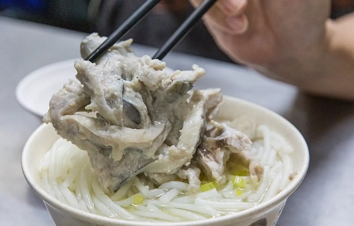 高雄人的澎派早餐!鹽埕60年老店獨特大塊「虱目魚肚漿」,必加10元升級米粉或泡飯 高雄人的澎派早餐!鹽埕60年老店獨特大塊「虱目魚肚漿」,必加10元升級米粉或泡飯