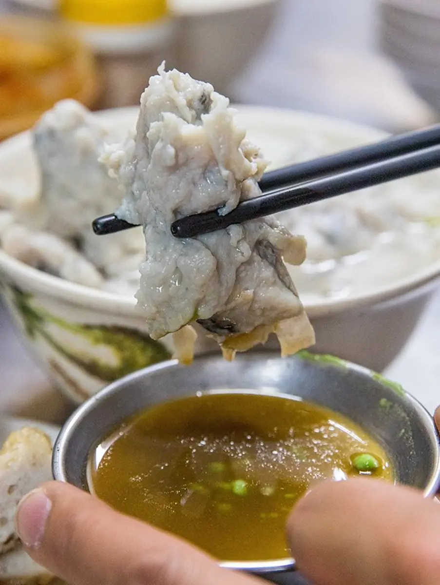 高雄人的澎派早餐!鹽埕60年老店獨特大塊「虱目魚肚漿」,必加10元升級米粉或泡飯 高雄人的澎派早餐!鹽埕60年老店獨特大塊「虱目魚肚漿」,必加10元升級米粉或泡飯