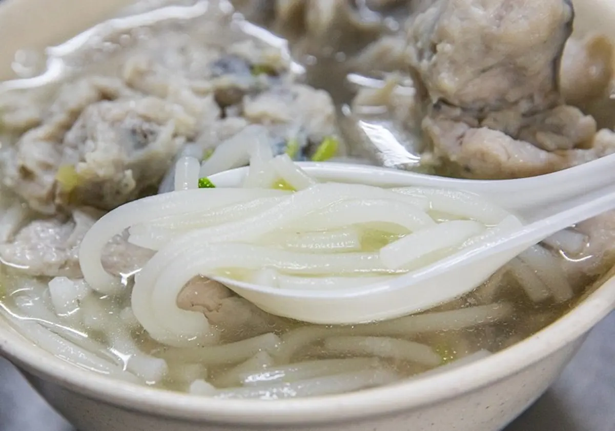 高雄人的澎派早餐!鹽埕60年老店獨特大塊「虱目魚肚漿」,必加10元升級米粉或泡飯 高雄人的澎派早餐!鹽埕60年老店獨特大塊「虱目魚肚漿」,必加10元升級米粉或泡飯