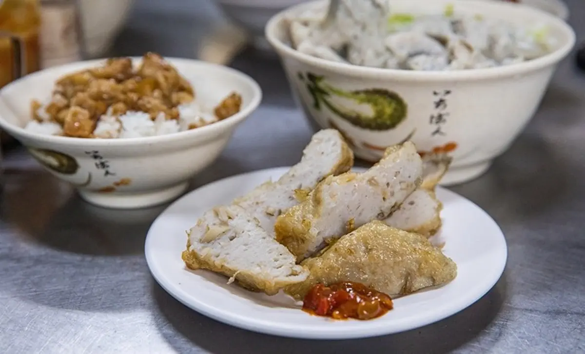 高雄人的澎派早餐!鹽埕60年老店獨特大塊「虱目魚肚漿」,必加10元升級米粉或泡飯 高雄人的澎派早餐!鹽埕60年老店獨特大塊「虱目魚肚漿」,必加10元升級米粉或泡飯