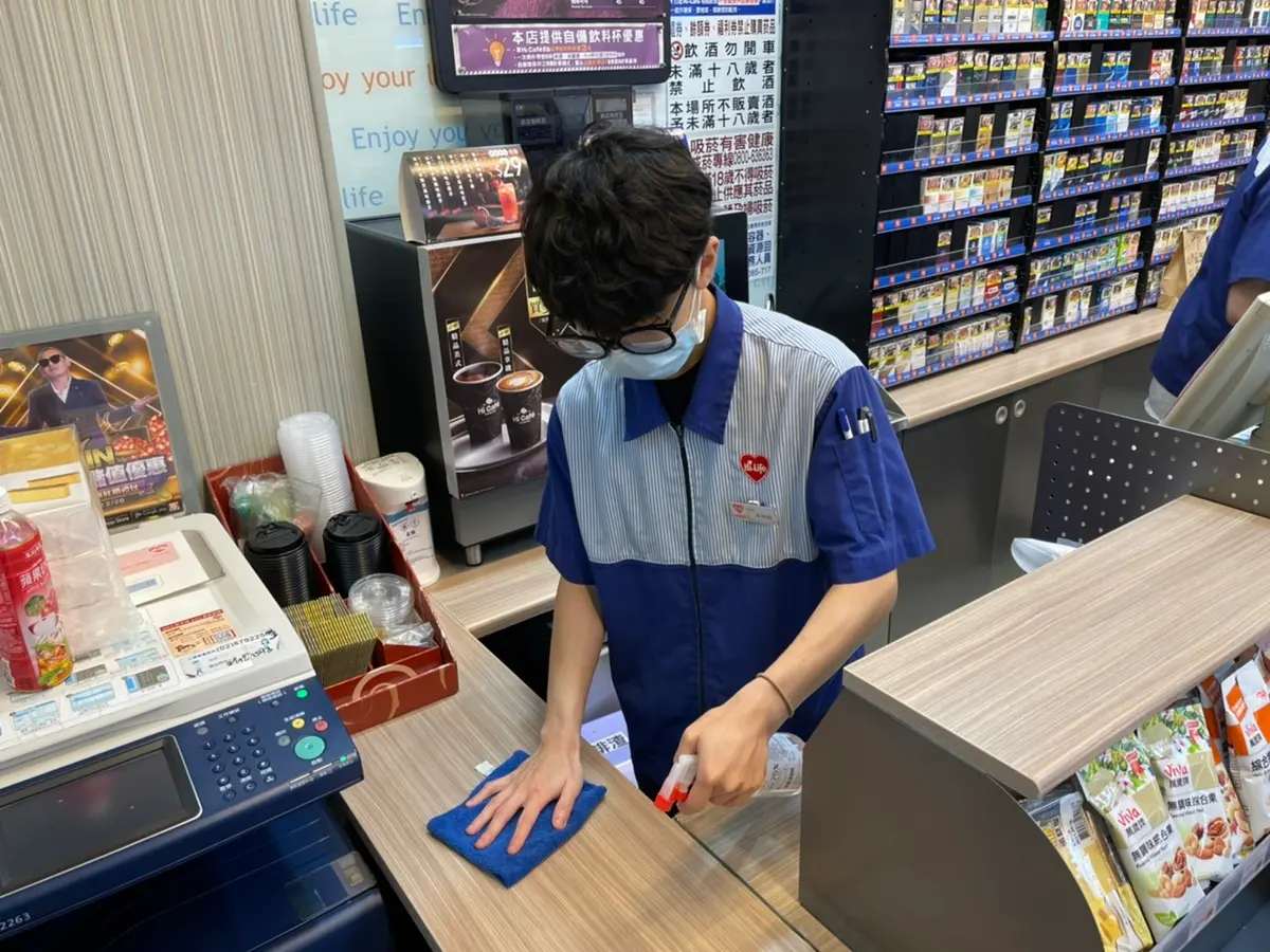 7-11、全家暫停開放洗手間!「4大超商」最新防疫規定:取消實體活動、座位採梅花座 7-11、全家暫停開放洗手間!「4大超商」最新防疫規定:取消實體活動、座位採梅花座