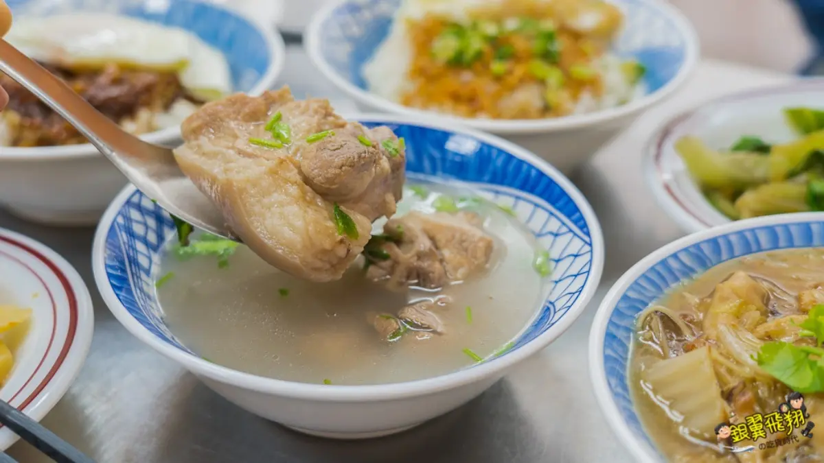 在地人推薦!古早味「辦桌羹」吃得到7種澎派配料,搭豬油拌飯+爆漿半熟蛋更過癮 在地人推薦!古早味「辦桌羹」吃得到7種澎派配料,搭豬油拌飯+爆漿半熟蛋更過癮