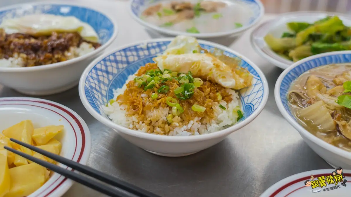 在地人推薦!古早味「辦桌羹」吃得到7種澎派配料,搭豬油拌飯+爆漿半熟蛋更過癮 在地人推薦!古早味「辦桌羹」吃得到7種澎派配料,搭豬油拌飯+爆漿半熟蛋更過癮