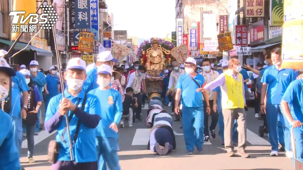台北市凌晨起「封麥」!KTV等8大行業暫停營業,宜蘭禁繞境、高雄大消毒 台北市凌晨起「封麥」!KTV等8大行業暫停營業,宜蘭禁繞境、高雄大消毒