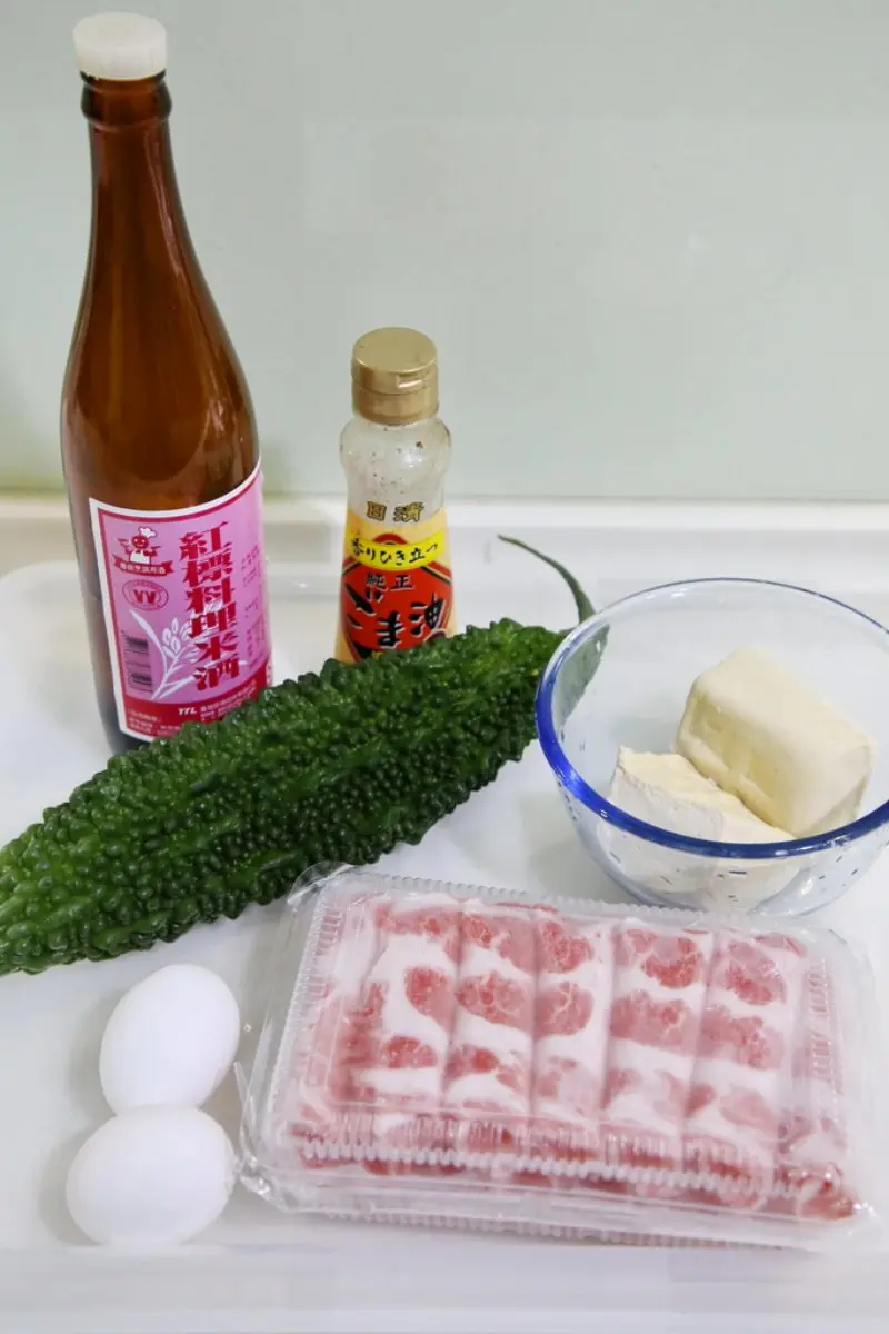 防疫自煮２道菜秒飛沖繩：神複製古宇利蝦蝦飯、「絕對成功」炒苦瓜，加碼炸蝦天婦羅