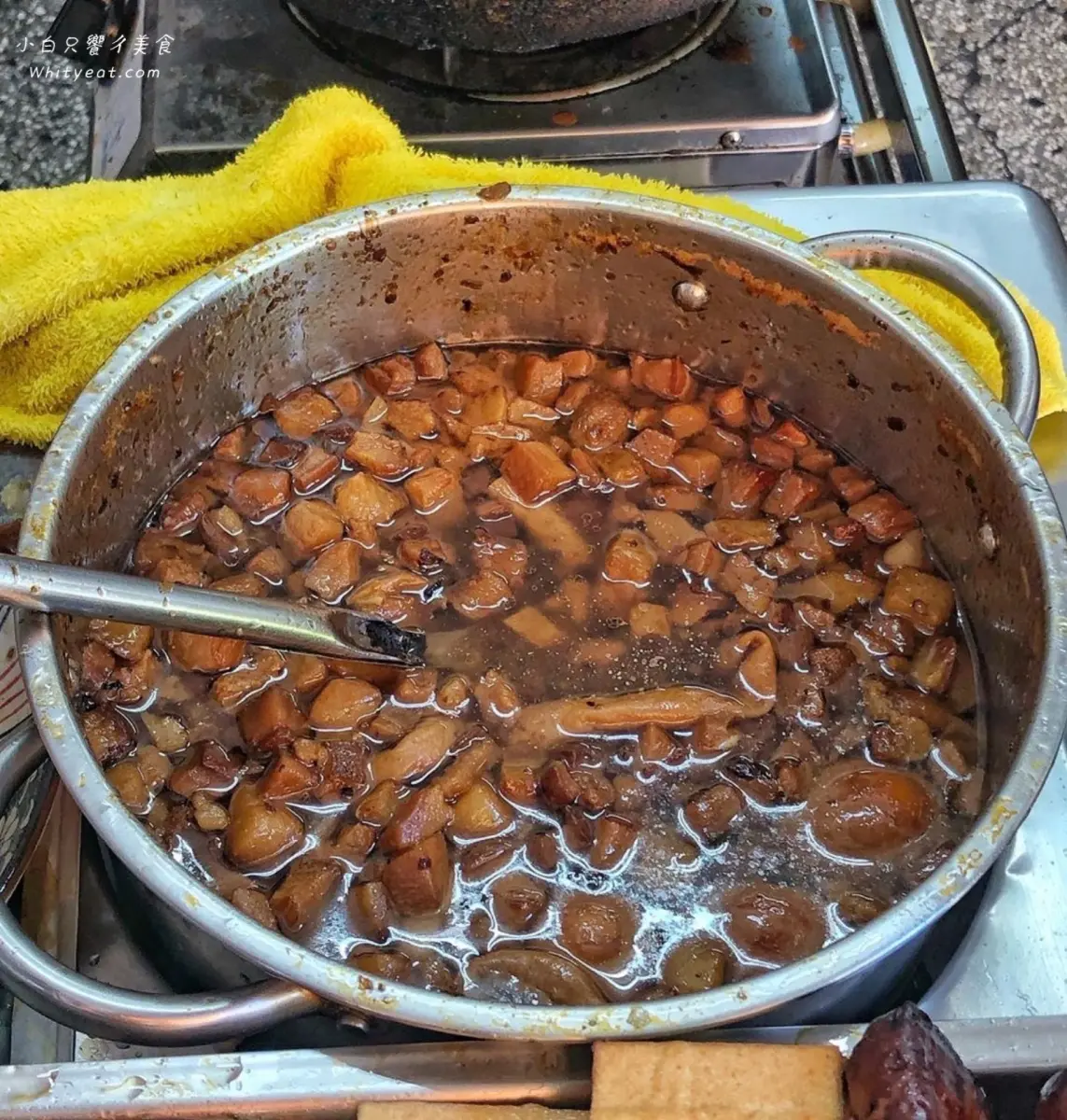 先筆記！台南古早味米糕加「半熟蛋」超對味，滷到透亮肉燥飯也只要15元