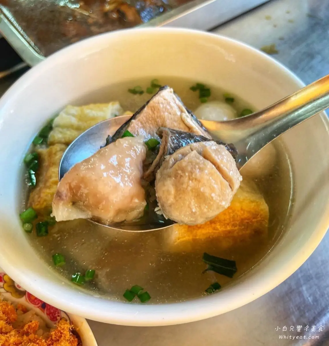 先筆記！台南古早味米糕加「半熟蛋」超對味，滷到透亮肉燥飯也只要15元
