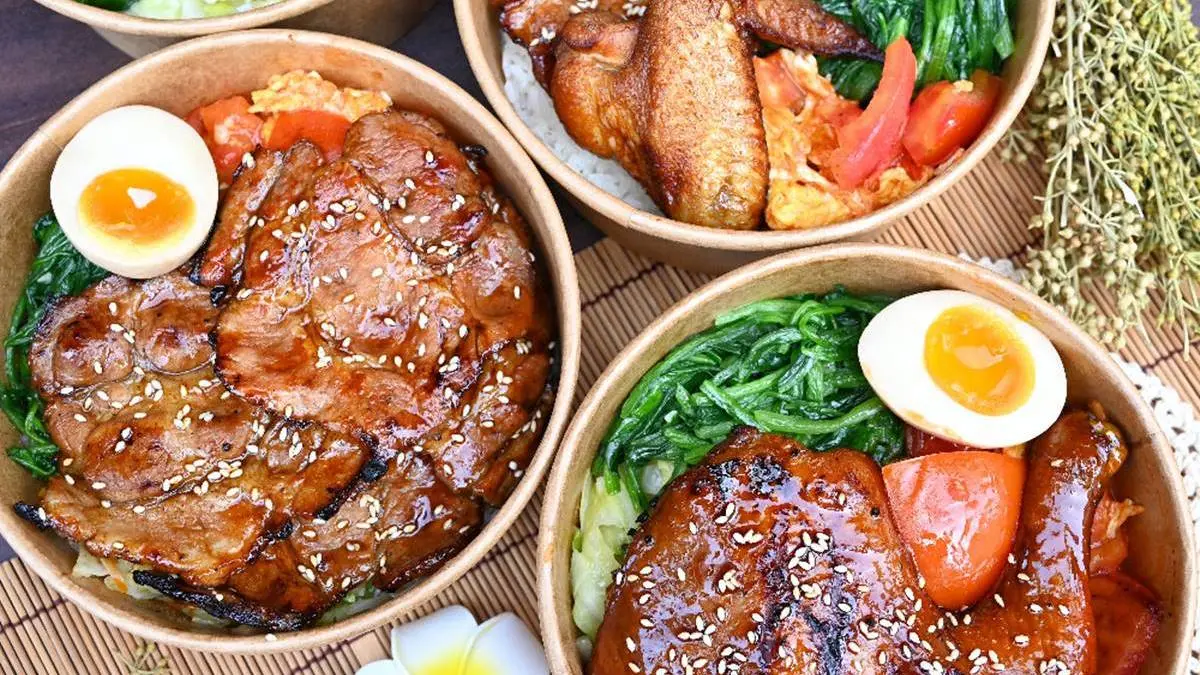 【新開店】獨特醬汁刷烤超入味！台中炭火便當不到百元嘗２主菜，肉控先搶高CP大雞腿