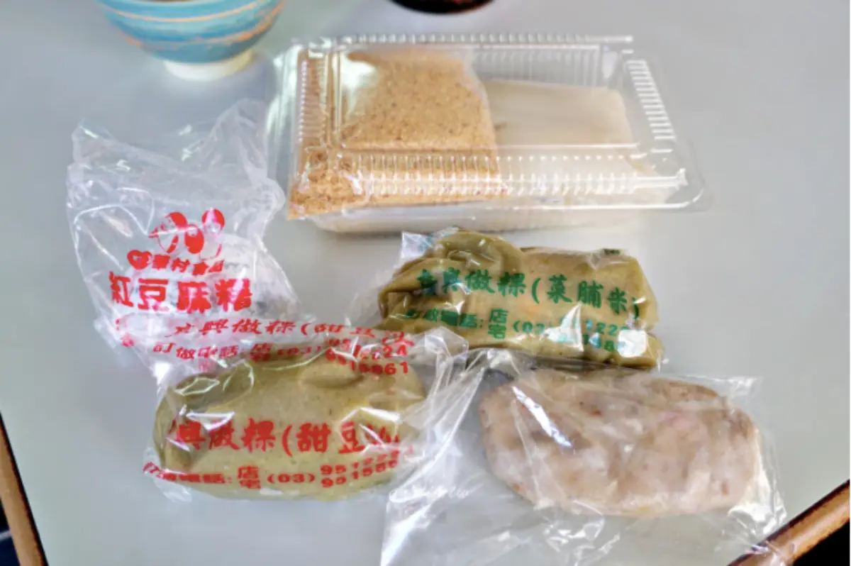 小漩渦太吸睛！30年人氣老店碗粿愈吃愈香，古早味草仔粿、軟Q麻糬也很推