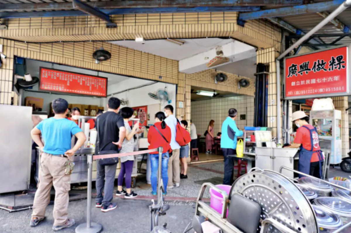 小漩渦太吸睛！30年人氣老店碗粿愈吃愈香，古早味草仔粿、軟Q麻糬也很推