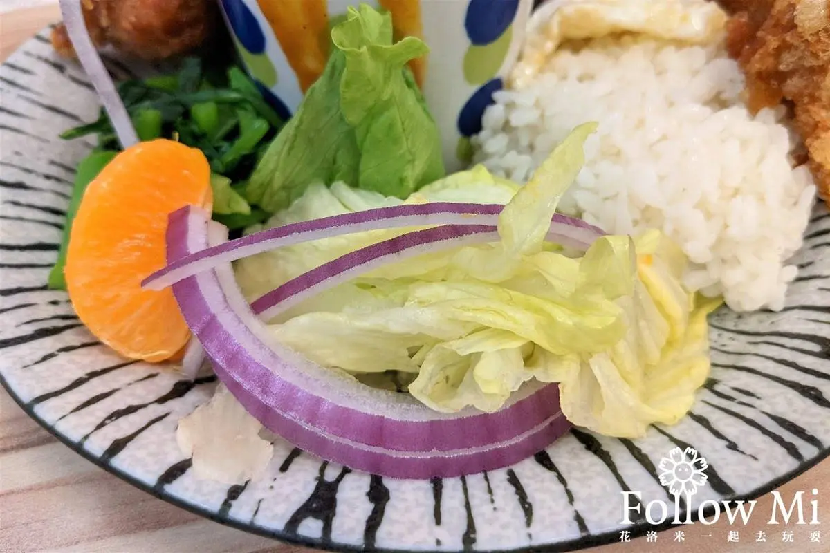 在地人外帶愛店!評價4.4星咖哩飯大分量超飽足,現煎半熟蛋配飯更過癮 在地人外帶愛店!評價4.4星咖哩飯大分量超飽足,現煎半熟蛋配飯更過癮