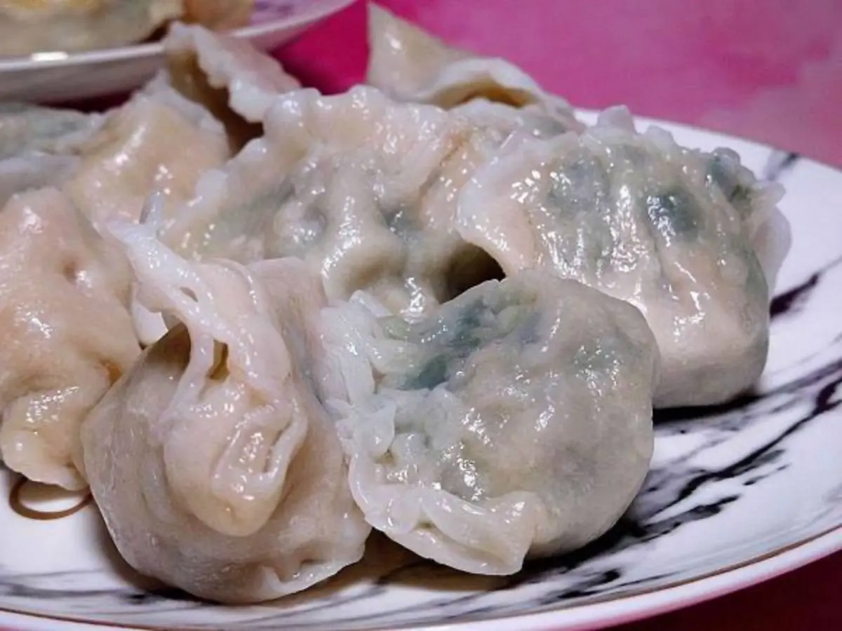 懶人防疫必備！人氣網購水餃７家開箱：爆汁剝皮辣椒餡、滿滿吻仔魚味、薄皮會透光
