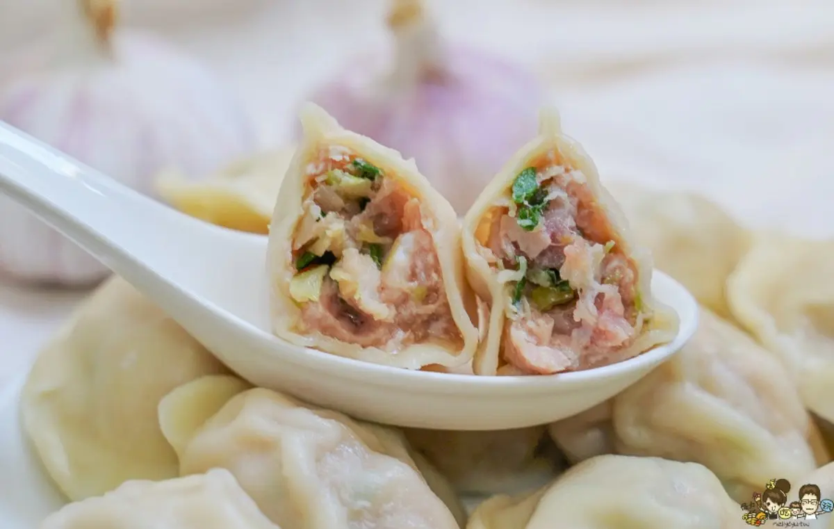 懶人防疫必備！人氣網購水餃７家開箱：爆汁剝皮辣椒餡、滿滿吻仔魚味、薄皮會透光