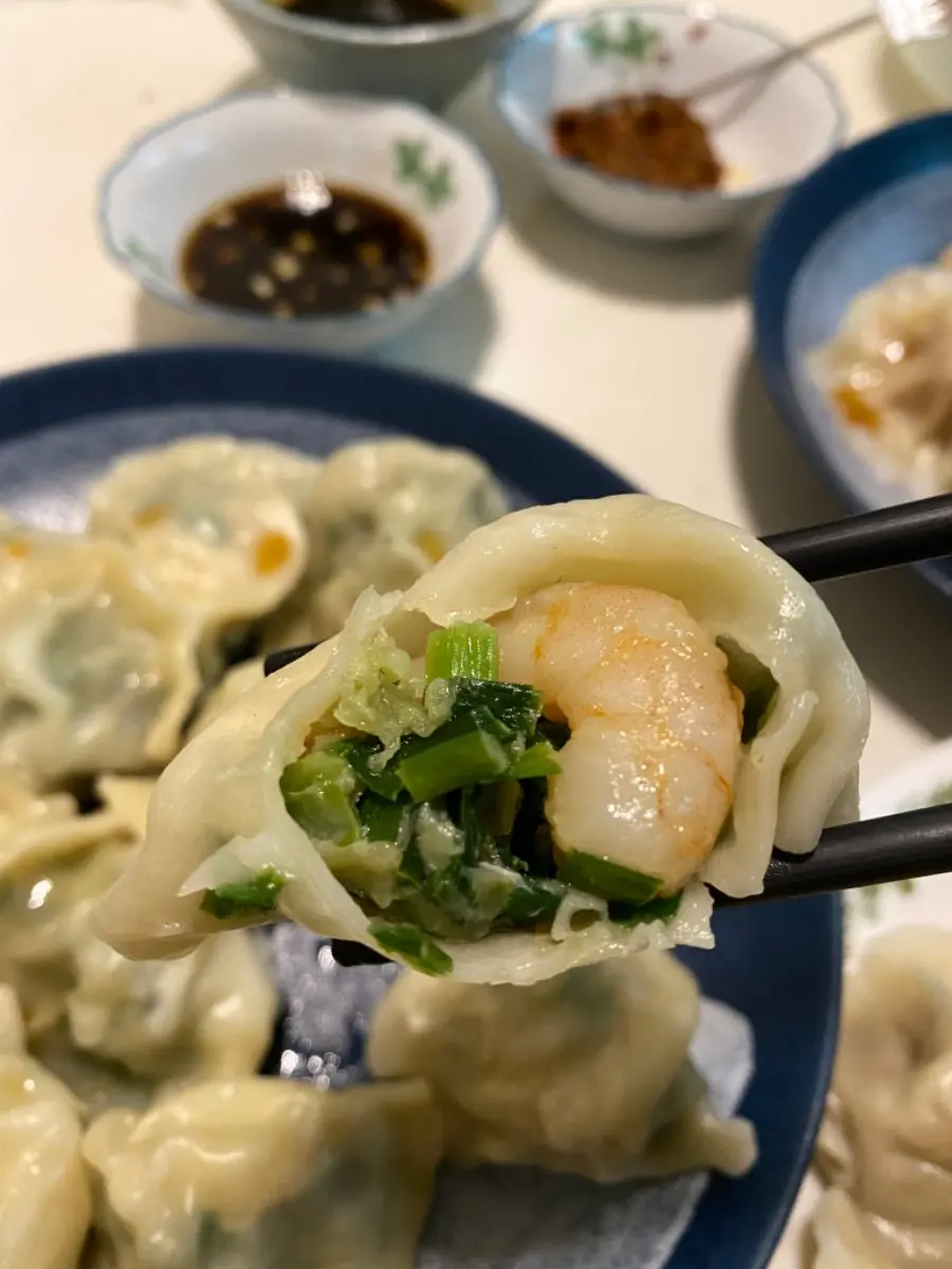 懶人防疫必備！人氣網購水餃７家開箱：爆汁剝皮辣椒餡、滿滿吻仔魚味、薄皮會透光