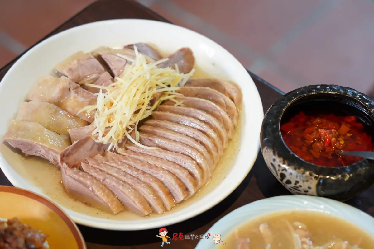 4.1顆星好評！40元鴨肉飯「油蔥酥＋鴨肉」堆小山，招牌鴨肉羹舀得到滿滿配料
