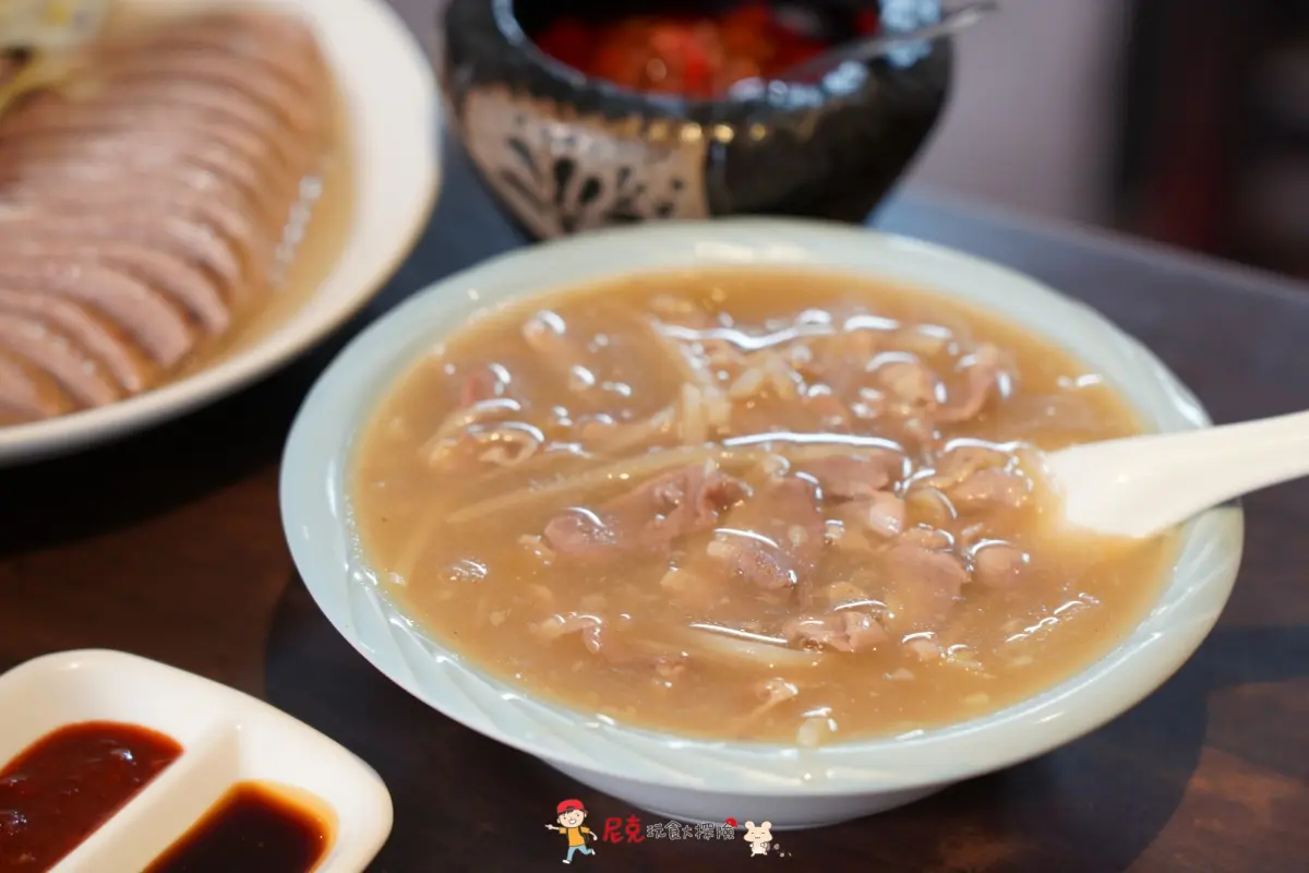 4.1顆星好評！40元鴨肉飯「油蔥酥＋鴨肉」堆小山，招牌鴨肉羹舀得到滿滿配料