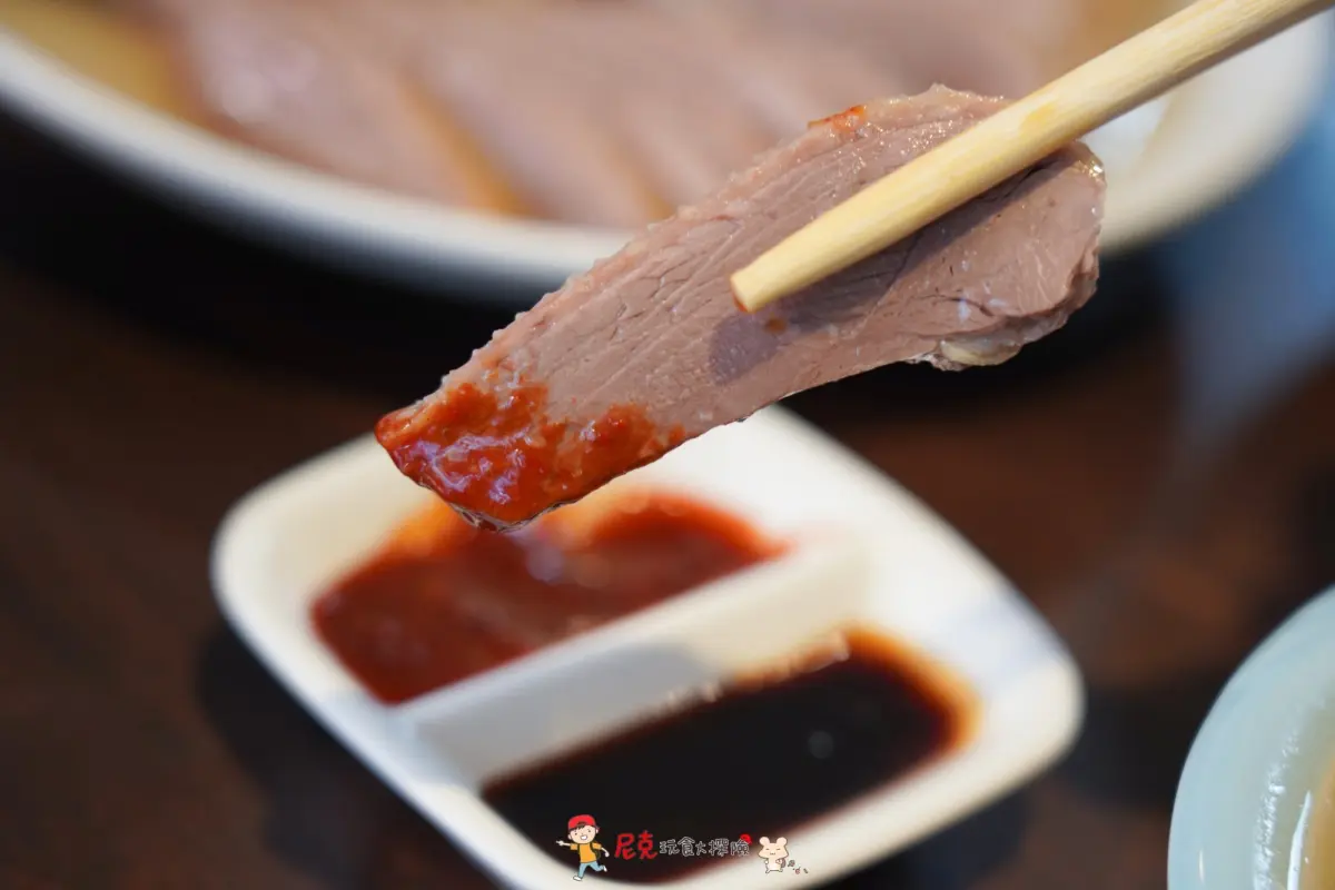 4.1顆星好評！40元鴨肉飯「油蔥酥＋鴨肉」堆小山，招牌鴨肉羹舀得到滿滿配料
