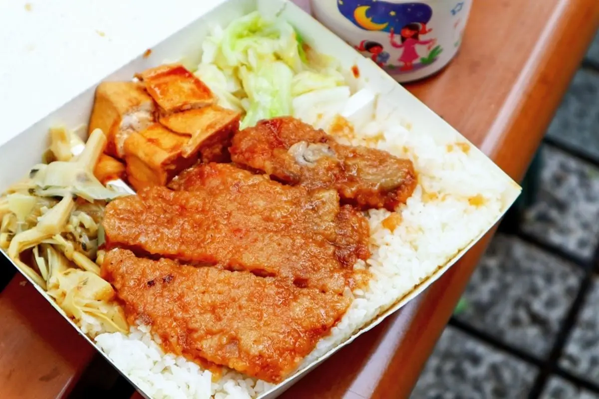 小資族必收！北投４家高CP值便當：100元３主菜、在地人回憶排骨飯、30種餐點選擇