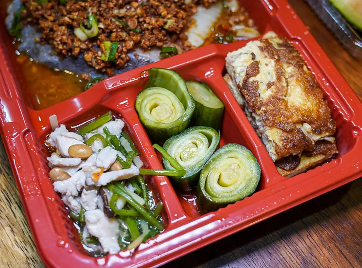 花蓮人外帶吃起來！３家澎派防疫餐盒：滿滿鮮甜土雞肉、銷魂厚切豆酥鱈魚、Q彈炸牛排
