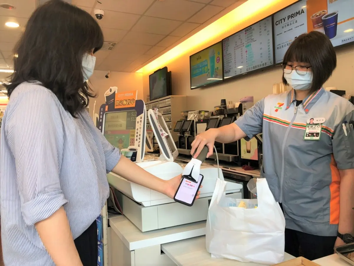 7-11「預約外帶自取」新上線！防疫安心補貨享「拿鐵半價＋送中美式」，加碼咖啡組必囤