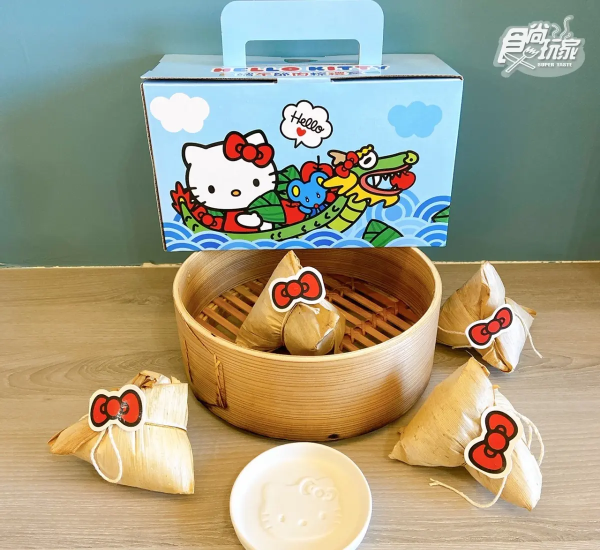 Kitty陪你過端午！Hello Kitty「福蝶結造型肉粽」萌翻，加碼再送「浮雕醬油碟」