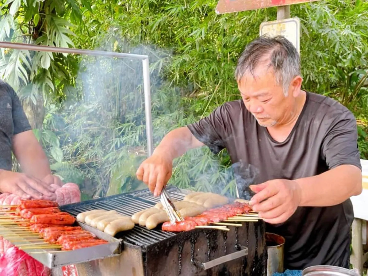 在地人私藏小吃！「潤餅皮」包大腸小腸外帶超方便，多重口感一咬就爆汁