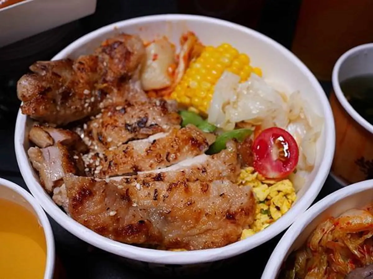 CP值超高!日式燒肉店「Prime牛小排」餐盒只要298元,德式「帶骨香腸」鹹香多汁也必點 CP值超高!日式燒肉店「Prime牛小排」餐盒只要298元,德式「帶骨香腸」鹹香多汁也必點