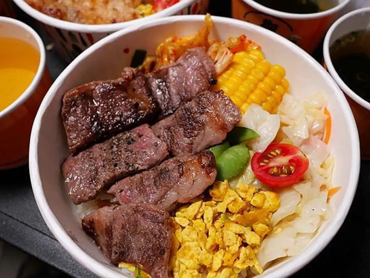 CP值超高!日式燒肉店「Prime牛小排」餐盒只要298元,德式「帶骨香腸」鹹香多汁也必點 CP值超高!日式燒肉店「Prime牛小排」餐盒只要298元,德式「帶骨香腸」鹹香多汁也必點