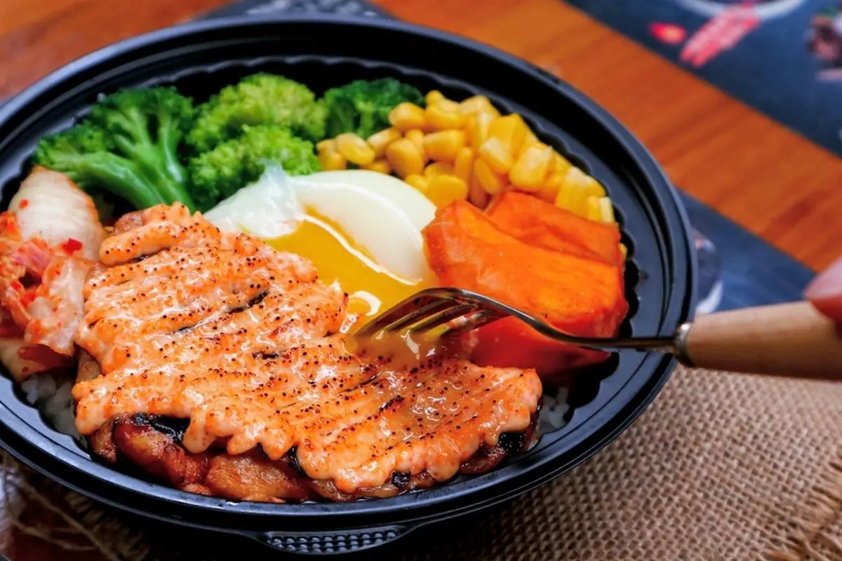 吃貨快筆記！北部９家滿料系外帶餐盒：韓式九宮格、浮誇蟹便當、150元雙魚飯